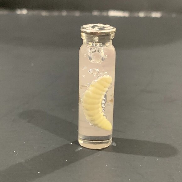 Resident Evil 7 - CADOU VIAL - 1.25inches - Picture 3 of 8